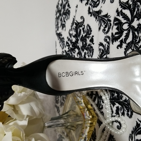 BCBGirls Black Leather Heels Pointed Toe Ankle Strap Size 6B - Picture 7 of 11
